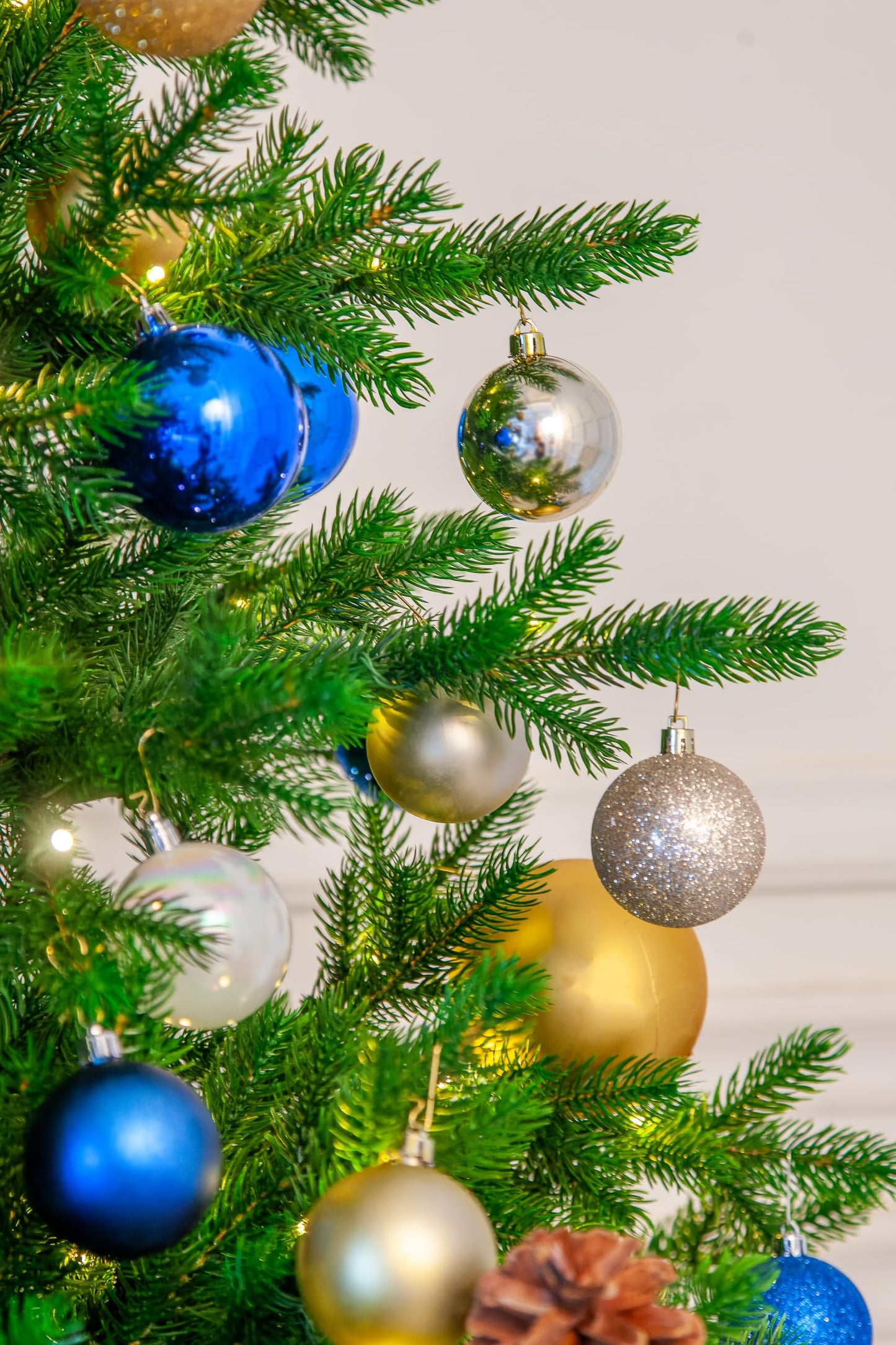 Altair series artificial Christmas tree made of 100% die-cast.