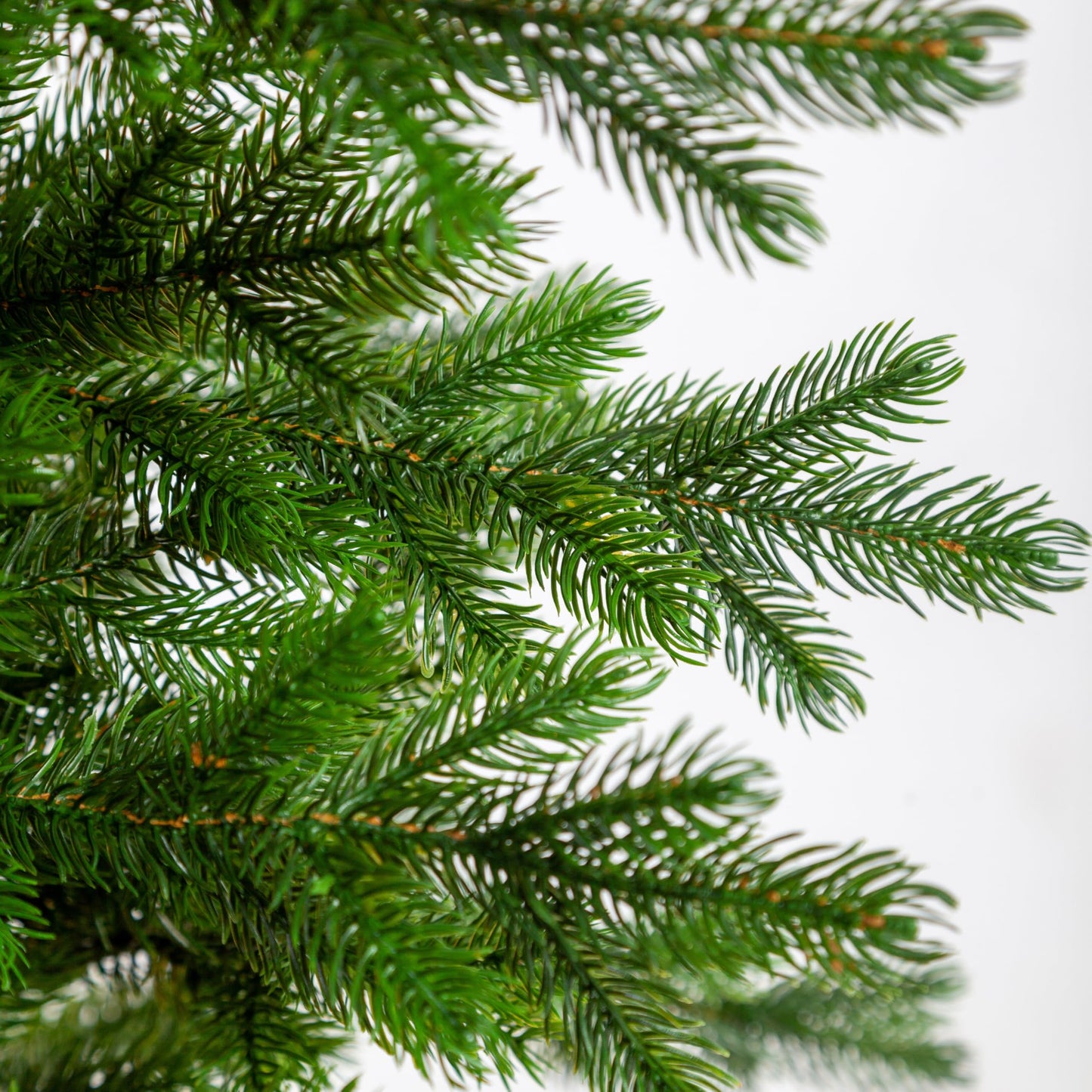 EveXmas - Altair-125cm- High-quality artificial Christmas tree - Easy to assemble Beautiful tree tips made of 100% PE - Very natural looking tree