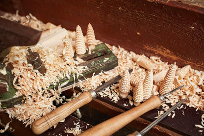 Table pyramid - tealight pyramid with Seiffen church - Genuine Erzgebirge® 1810